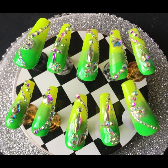 💚Green with Envii Press On Nails -Med-(1,4,2,5,6) - Picture 2 of 6